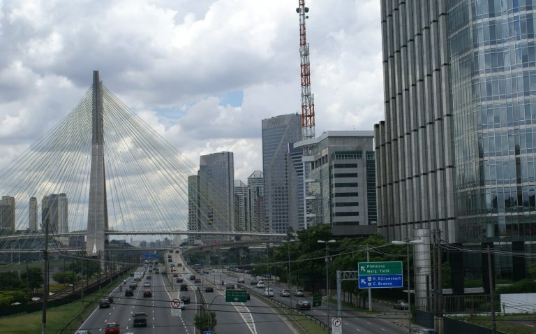 Marginal Pinheiros, uma das principais vias de acesso brasileira