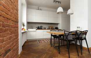 Dicas de como montar uma cozinha completa em seu apartamento pequeno Apartamento Trisul (1)