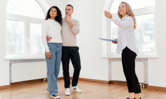 Por que os Apartamentos de 1 Quarto e Studios são ótimos investimentos em São Paulo? Pensando em investir em um apartamento studio em moema? Confira aqui como calcular a rentabilidade e retorno, as oportunidades de financiamento e mais!