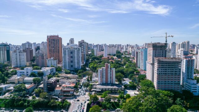 explorar as facetas que tornam o bairro Vila Clementino e suas proximidades tão especial, destacando saúde, cultura, educação e mobilidade.