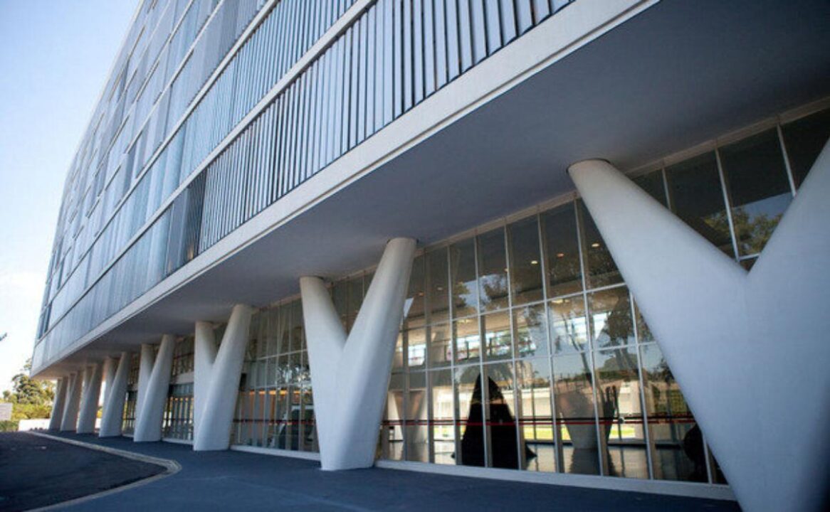 Fachada do Museu de Arte Contemporânea (MAC).