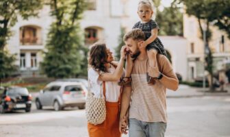 Família caminhando em Moema