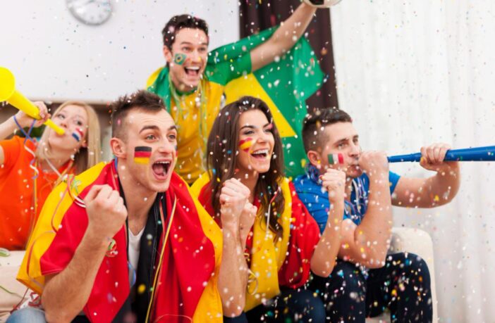 Amigos assistindo a Copa do Mundo em São Paulo