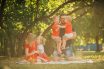 Família comemorando o Dia das Crianças no parque