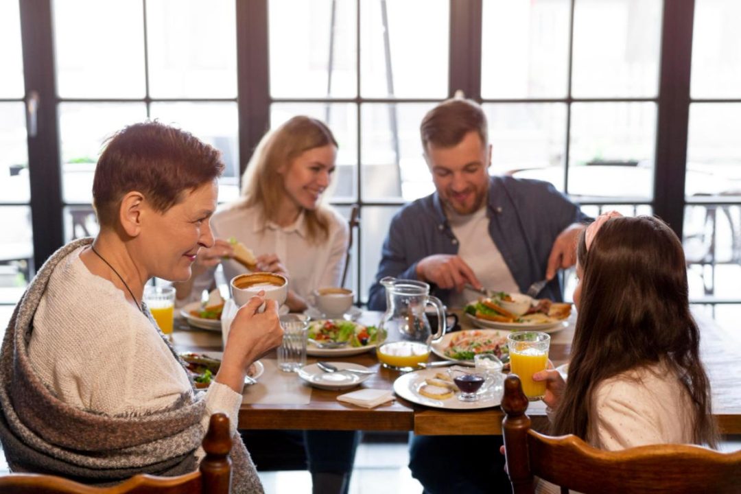 Família no restaurante no bairro Saúde